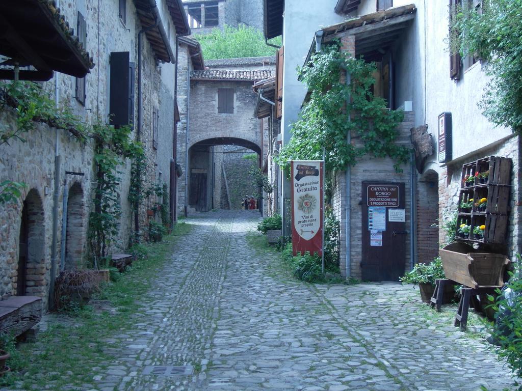 La Locanda Del Borgo Torrechiara Exteriér fotografie